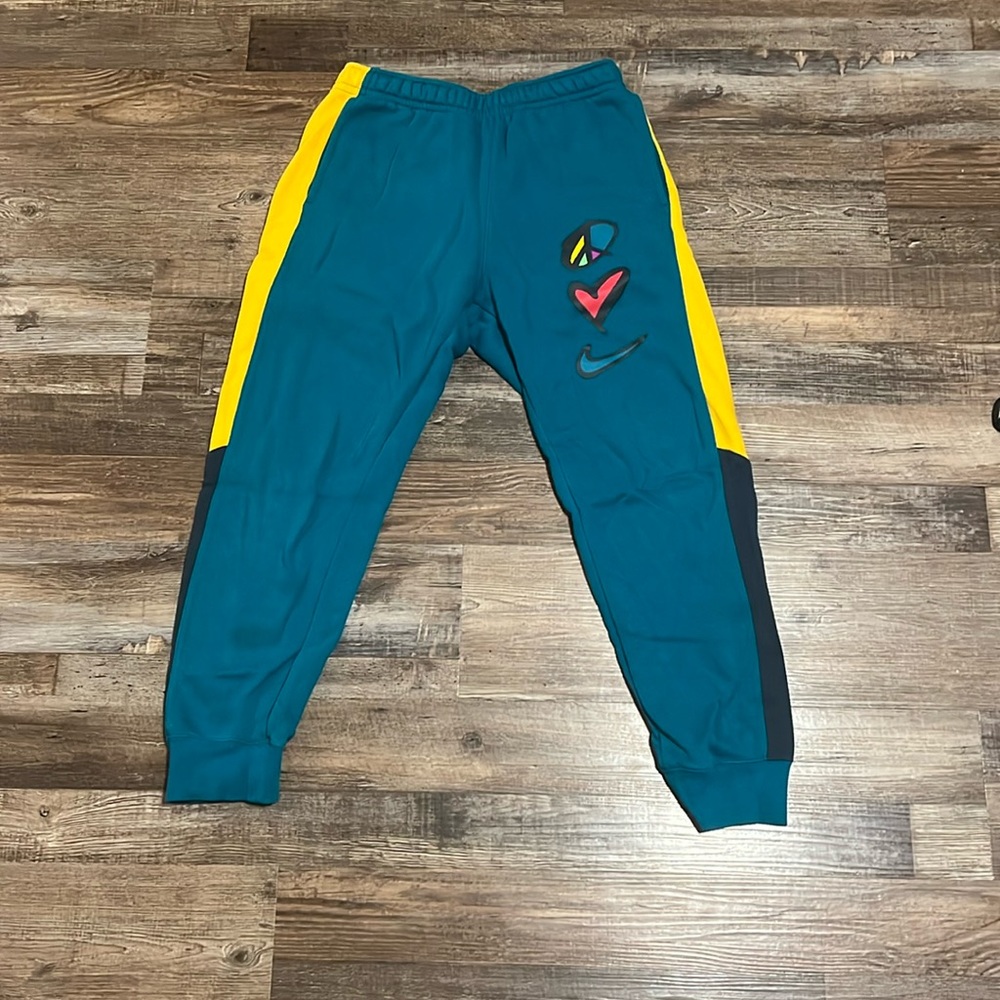 💙 Nike joggers 💛